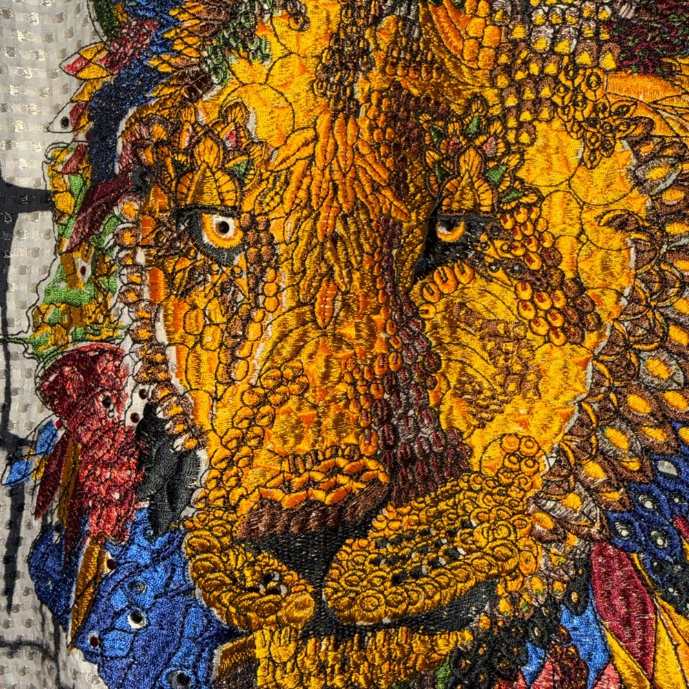 Robert Graham Abstract Black and White Shirt with Vibrant Lion Design - Picture 3 of 12